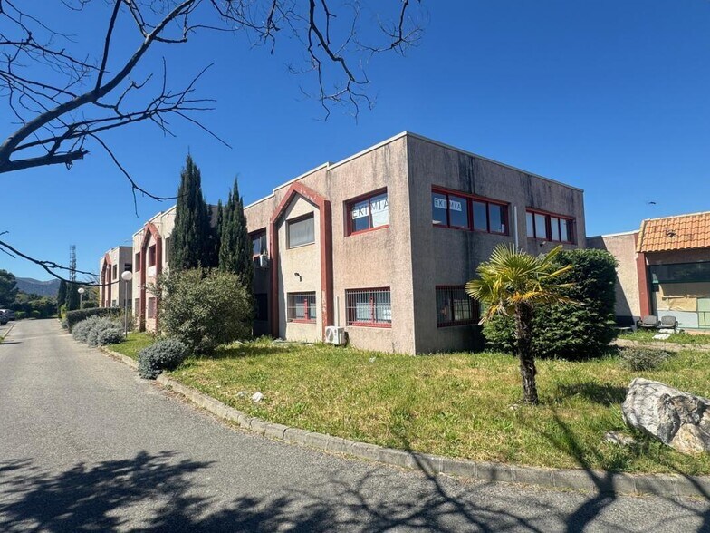 Office in Aubagne to rent - Building Photo - Image 1 of 6