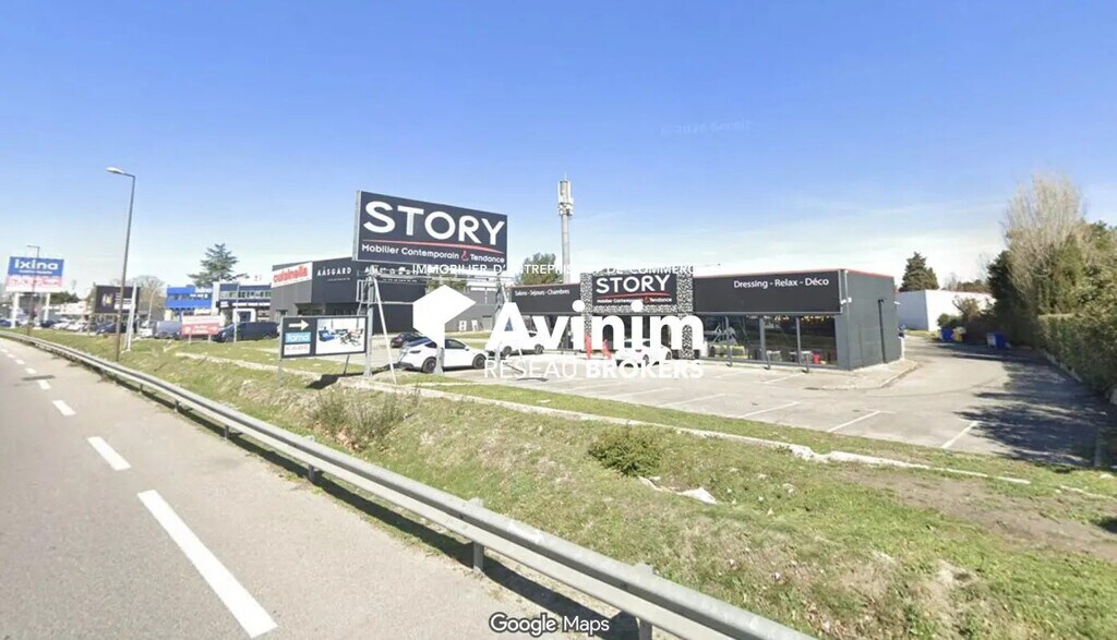 Location Commerce 1 200 m² - Photo 1