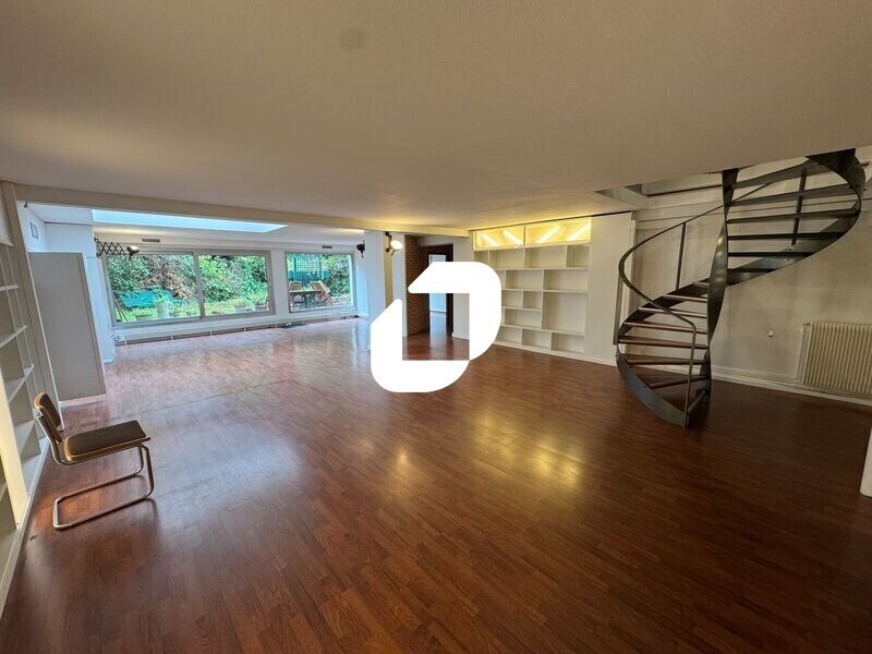 Office in Montrouge for sale Interior Photo- Image 1 of 6