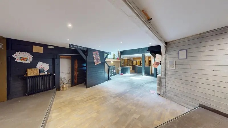 Retail in Nantes for sale - Interior Photo - Image 1 of 16