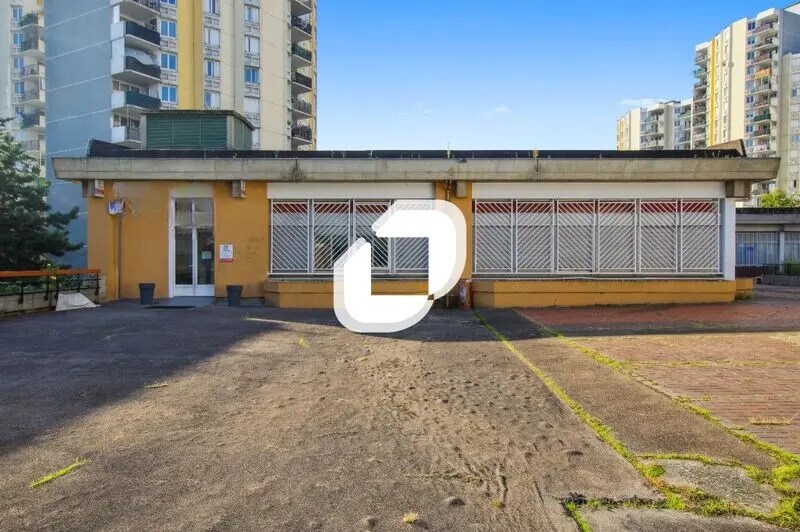 Office in Bobigny to rent - Building Photo - Image 2 of 13