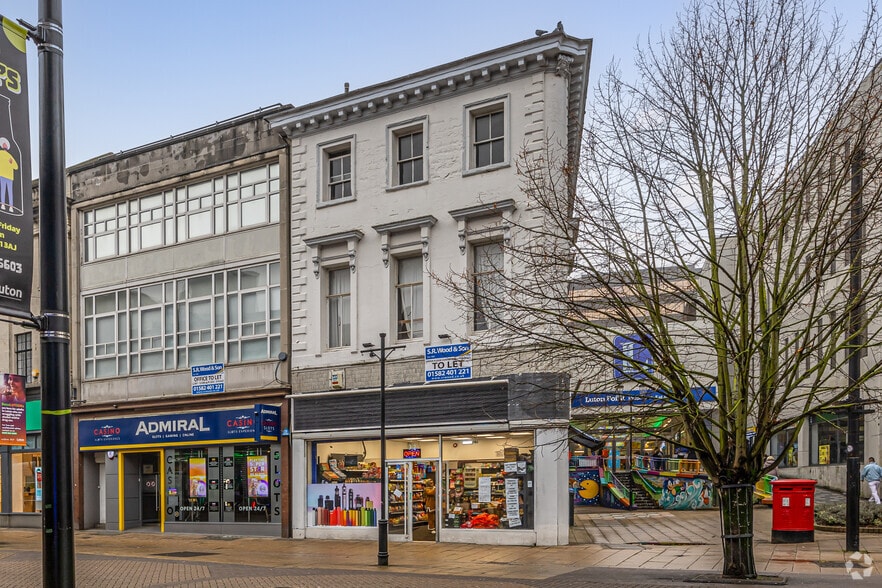 36 George St, Luton to rent - Building Photo - Image 2 of 2