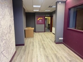 418 Reddish Rd, Stockport to rent Interior Photo- Image 2 of 3