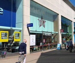 24-26 The Martletts, Crawley to rent Building Photo- Image 1 of 7