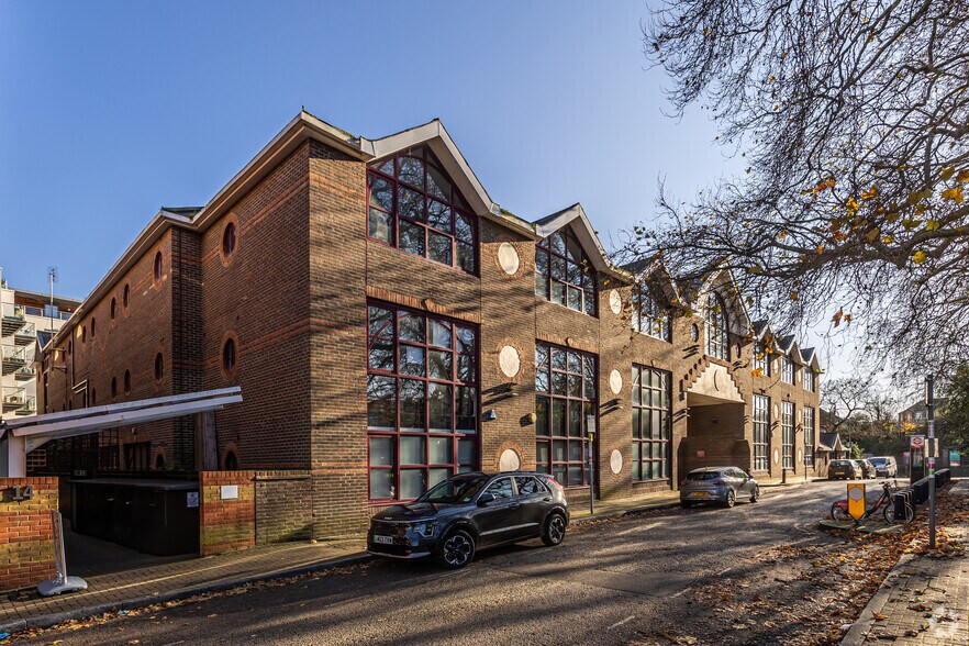 7 Northfields Prospect, London for sale - Primary Photo - Image 1 of 1