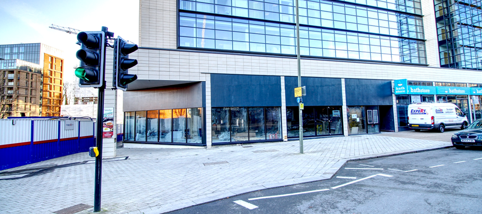 46-60 High St, Redhill to rent - Building Photo - Image 1 of 3