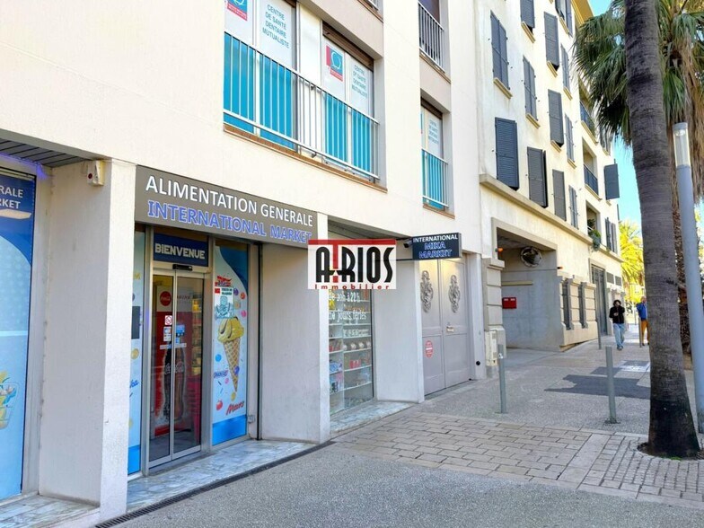 Retail in Hyères for sale - Building Photo - Image 1 of 7