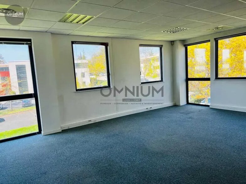 Office in Limonest to rent - Interior Photo - Image 2 of 4