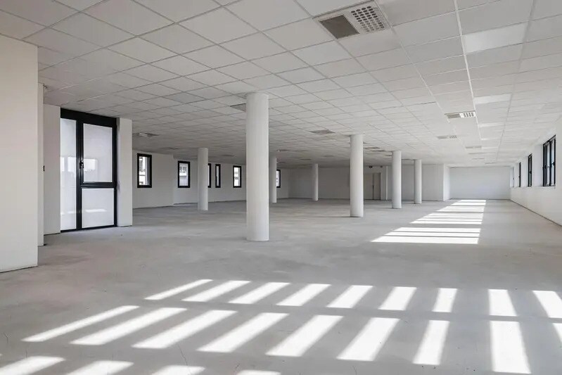 Office in Lyon for sale Interior Photo- Image 1 of 13