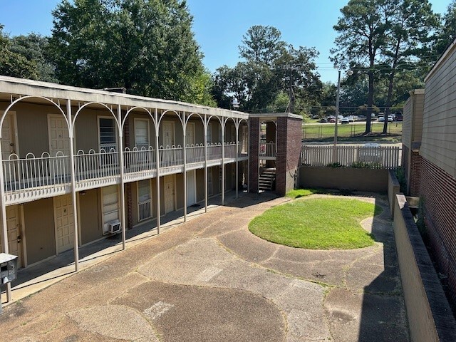 1505 N West St, Jackson, MS for sale - Building Photo - Image 1 of 5