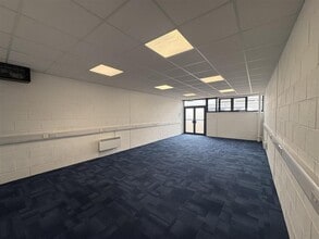 Langston Rd, Loughton to rent Interior Photo- Image 1 of 4