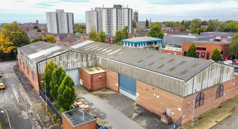 Hill St, Ashton Under Lyne to rent - Building Photo - Image 2 of 6