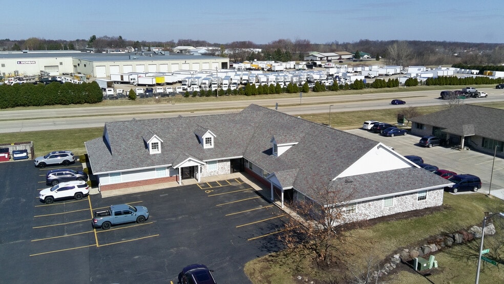 4517 Woodgate Dr, Janesville, WI to rent - Building Photo - Image 2 of 5