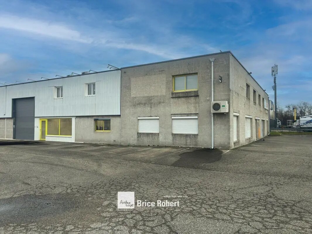 Light Industrial in Chassieu for sale Building Photo- Image 1 of 8