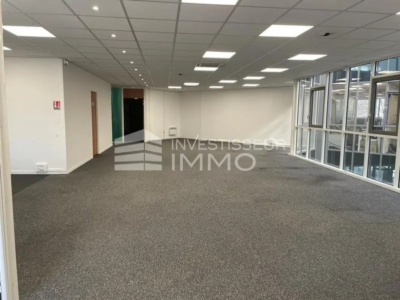Office in Torcy to rent Interior Photo- Image 1 of 5