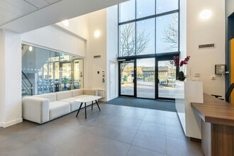 Frederick Pl, High Wycombe to rent Building Photo- Image 2 of 16