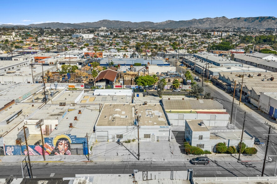 1415-1425 Esperanza & 3537 Union Pacific portfolio of 3 properties for sale on LoopNet.co.uk - Building Photo - Image 3 of 28