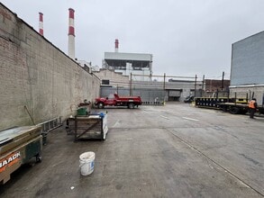 3722 10th St, Long Island City, NY to rent Building Photo- Image 2 of 10