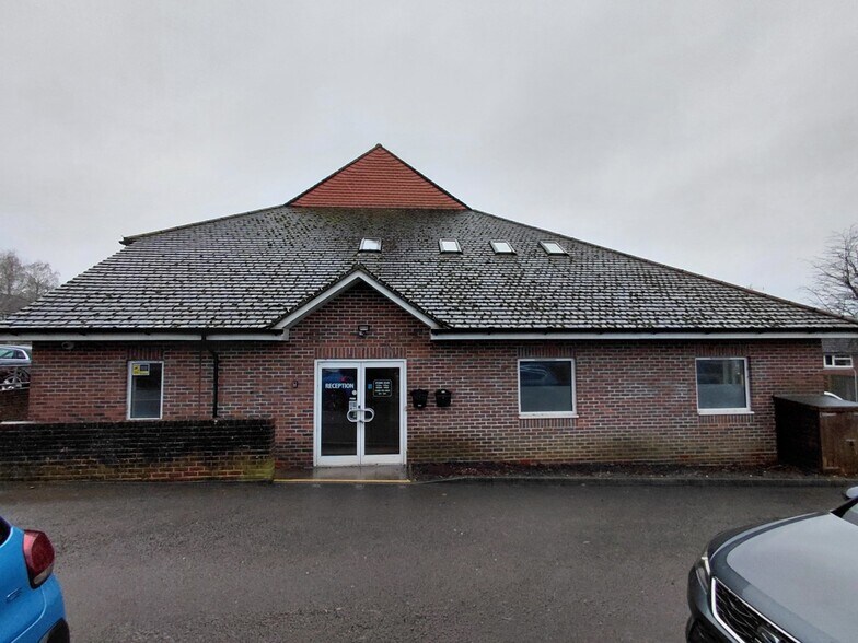 Bolding Way, Haywards Heath to rent - Primary Photo - Image 1 of 4