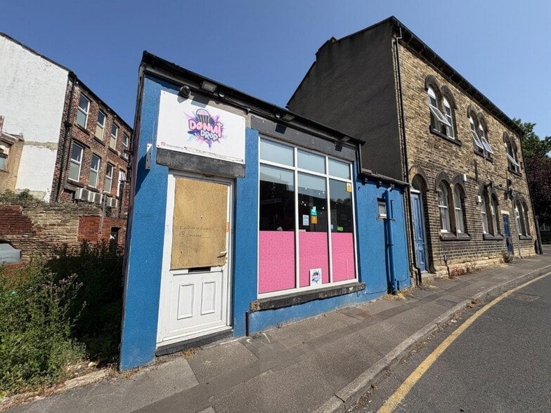 1 Oldfield Ln, Heckmondwike to rent - Building Photo - Image 2 of 8