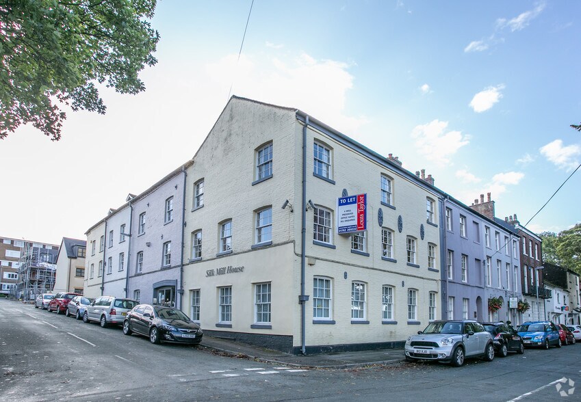 21 Marsh Para, Newcastle Under Lyme for sale - Building Photo - Image 1 of 1