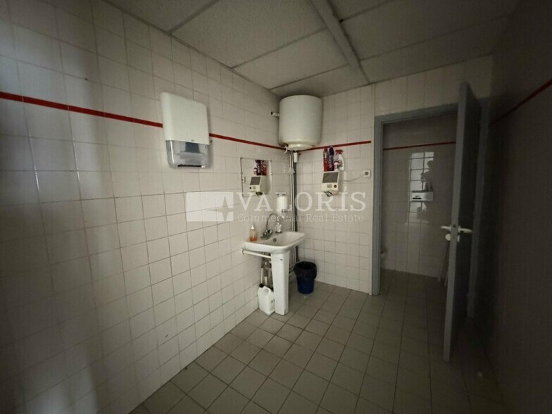 Office in Villeurbanne to rent - Interior Photo - Image 2 of 13
