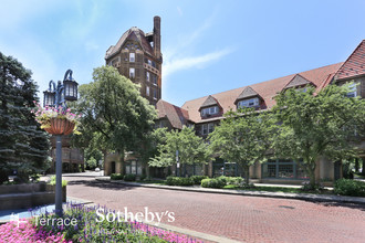 1-5 Station Sq, Forest Hills, NY for rent Building Photo- Image 2 of 6