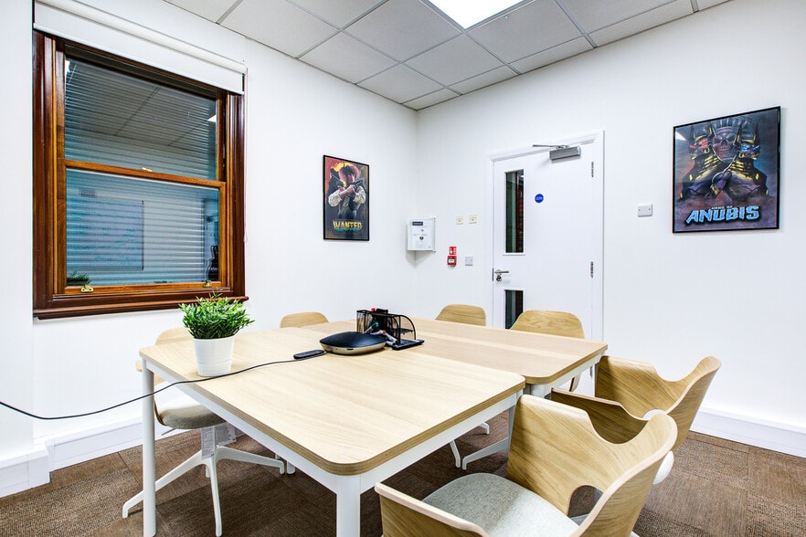 1A Holywell Hl, St. Albans to rent - Interior Photo - Image 3 of 12