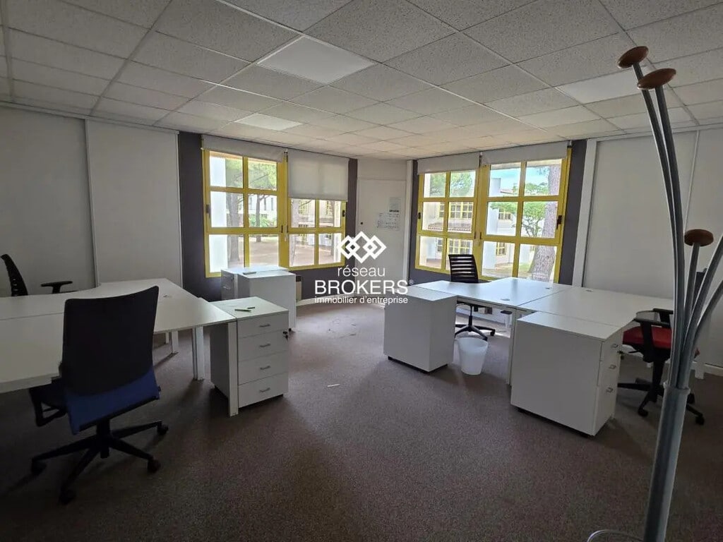 Location Bureaux 380 m² - Photo 1