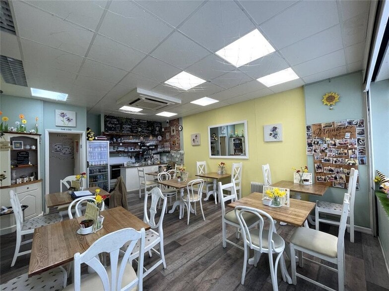 18 High St, Southend On Sea for sale - Building Photo - Image 2 of 7