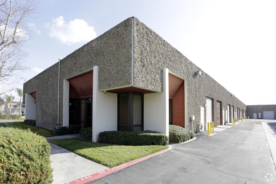 2223-2320 S Fairview St, Santa Ana, CA for rent - Building Photo - Image 2 of 20