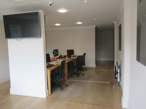 42 Totteridge Ln, London to rent Interior Photo- Image 2 of 5