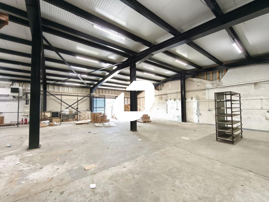 Light Industrial in Neuilly-Plaisance to rent Interior Photo- Image 1 of 5