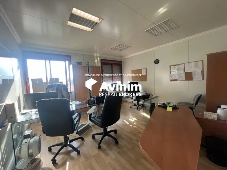 Light Industrial in Corbas to rent - Interior Photo - Image 3 of 4