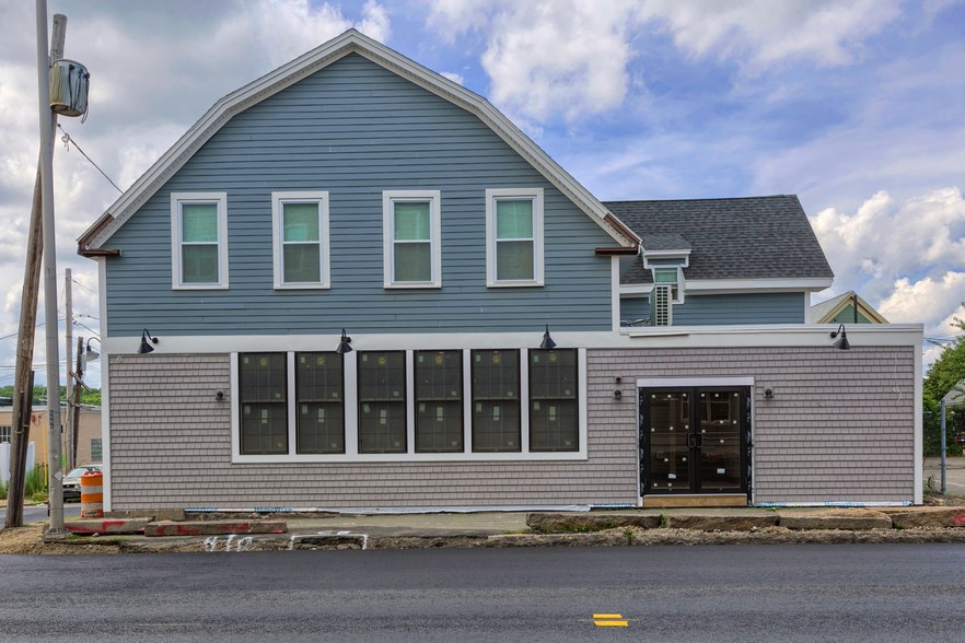 374 Rantoul St, Beverly, MA for rent - Primary Photo - Image 1 of 28