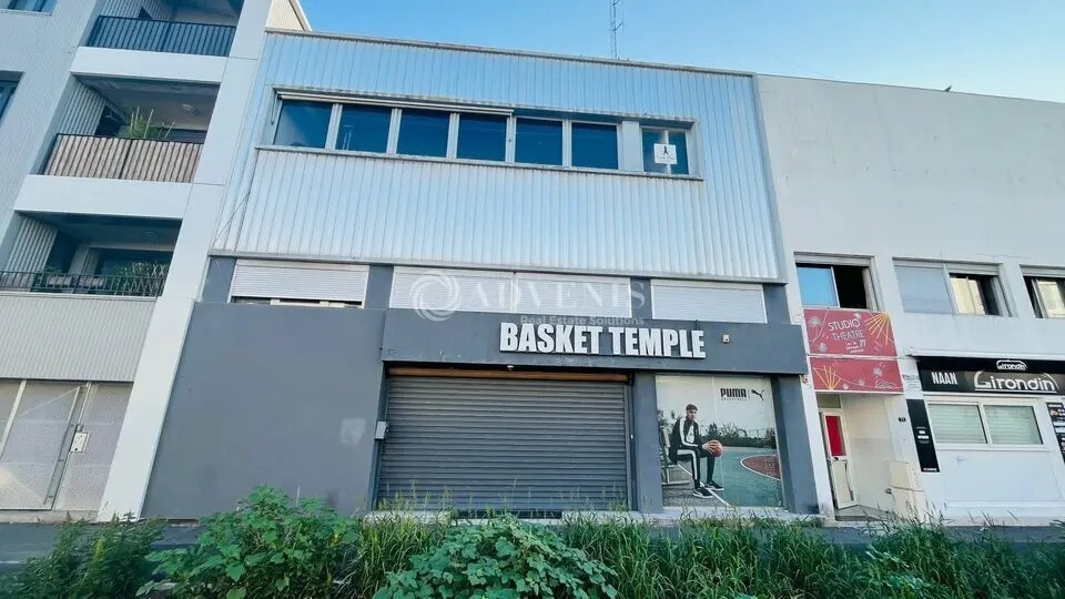 Location Commerce 689 m² - Photo 1