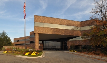 5435 Corporate Dr, Troy, MI for rent - Building Photo - Image 1 of 4