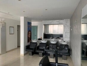 96 Rue De Verdun, Suresnes to rent Interior Photo- Image 1 of 9