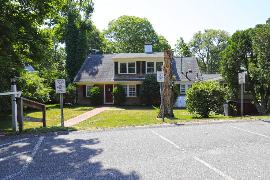 157 Locust St, Falmouth, MA for rent - Building Photo - Image 1 of 12