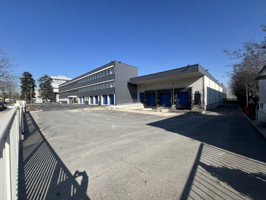 11 Avenue Albert Einstein, Le Blanc-Mesnil to rent Building Photo- Image 1 of 23