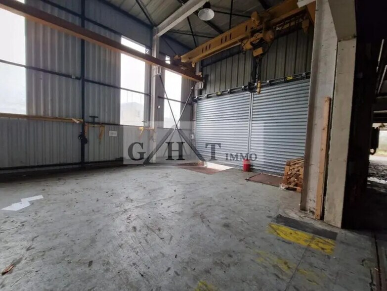 Industrial in Bezons to rent - Building Photo - Image 2 of 10