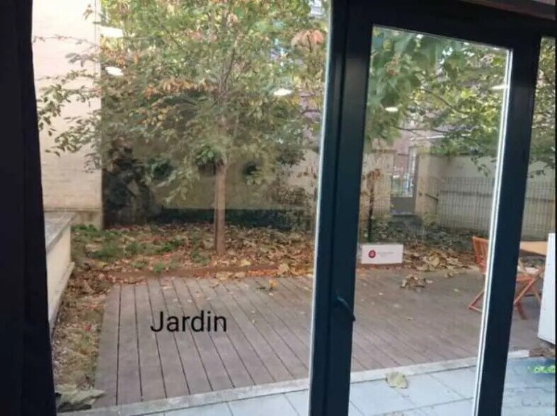 Office in Pantin to rent - Building Photo - Image 2 of 7