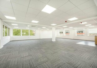 47-51 Kingston Cres, Portsmouth to rent Interior Photo- Image 1 of 3