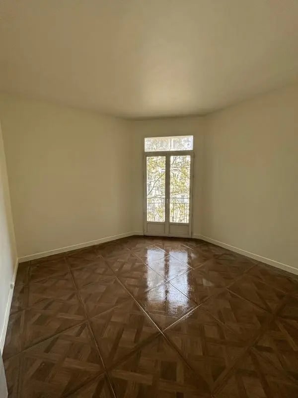 Location Bureaux 60 m² - Photo 1