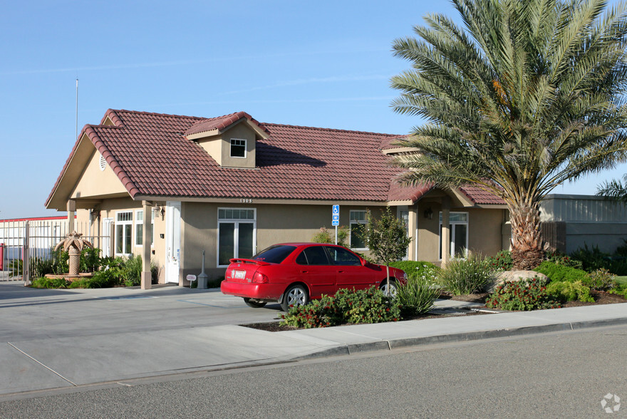 1305 W Iona Ave, Lemoore, CA for sale - Primary Photo - Image 1 of 1