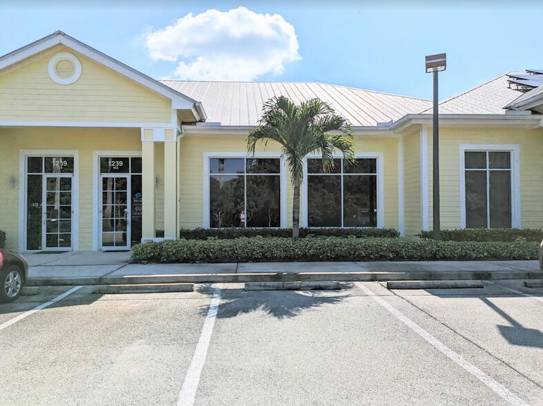 1239 SE Indian St, Stuart, FL for rent - Building Photo - Image 1 of 15