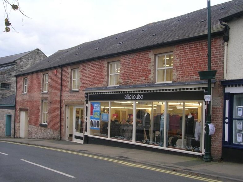 2-3 Market St, Ruthin for rent - Primary Photo - Image 1 of 2