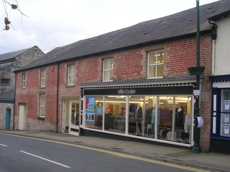 2-4 Market St, Ruthin to rent - Primary Photo - Image 1 of 2