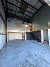 2290 Alahao Pl, Honolulu, HI to rent Interior Photo- Image 2 of 3