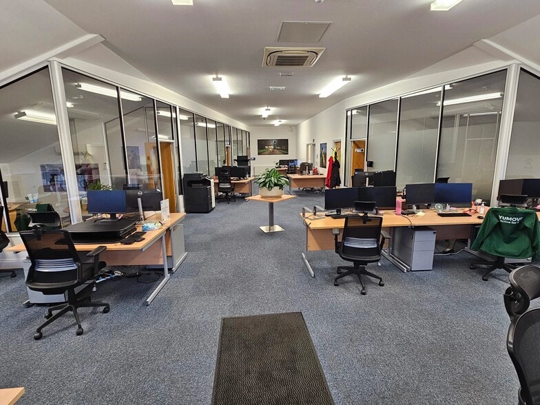 Meadow Barn, Fairclough Hall Farm, Hitchin to rent - Interior Photo - Image 3 of 11